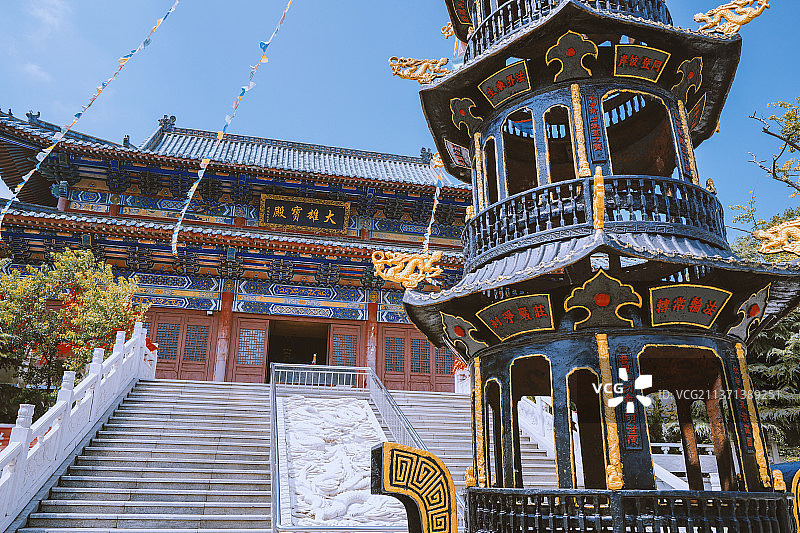 大雄宝殿+江苏省徐州市邳州市铁富镇艾山风景名胜区铁佛寺图片素材