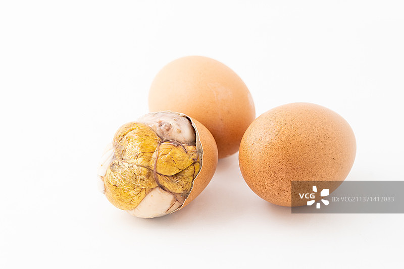 白色背景下的新鲜活珠子图片素材