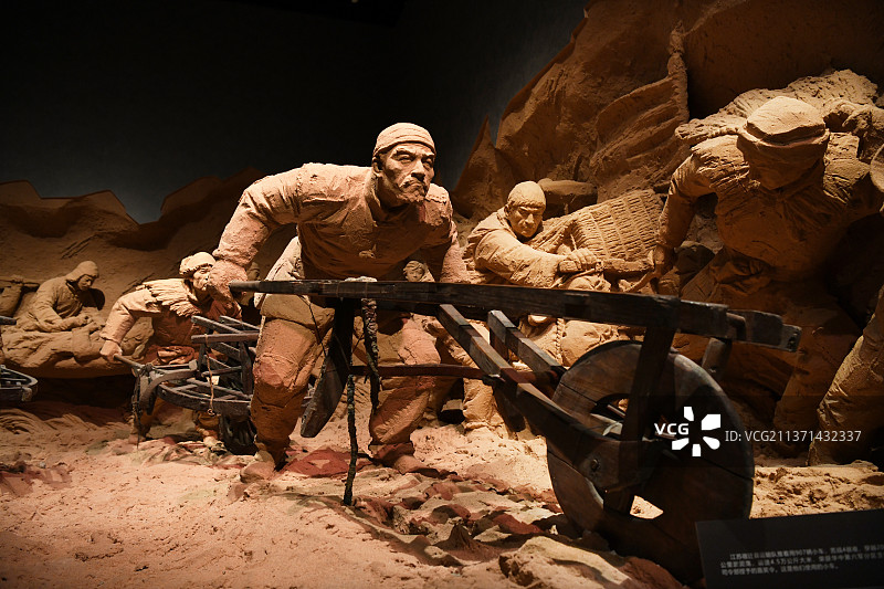 江苏徐州淮海战役纪念馆内的雕塑图片素材