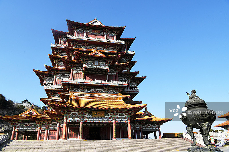 江苏徐州国家4A级旅游景区蟠桃山佛教文化景区的主体景观——宝莲寺图片素材