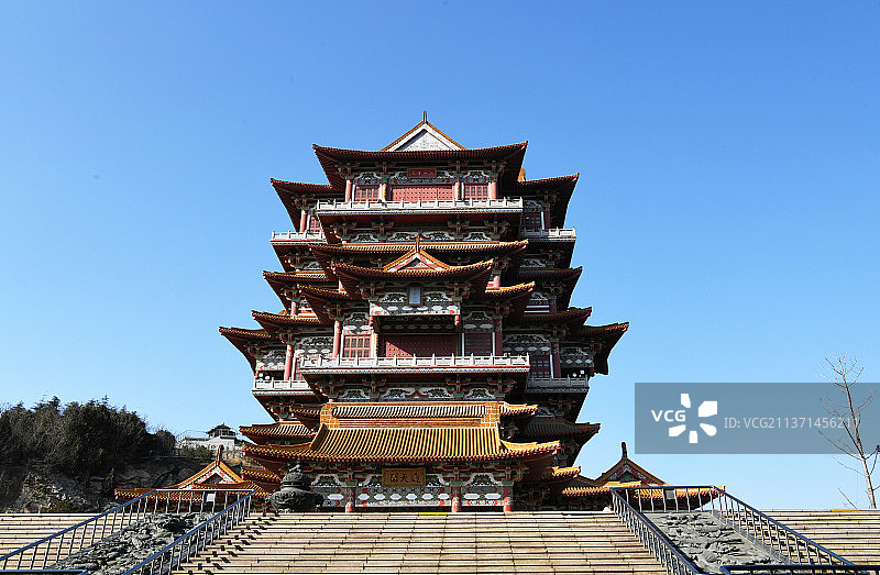 江苏徐州国家4A级旅游景区蟠桃山佛教文化景区的主体景观——宝莲寺图片素材