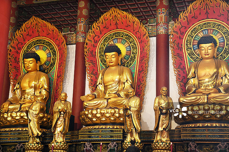 江苏徐州国家4A级旅游景区蟠桃山佛教文化景区的主体景观——宝莲寺图片素材