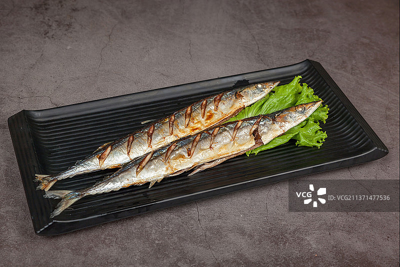 中餐美食-烤秋刀鱼图片素材