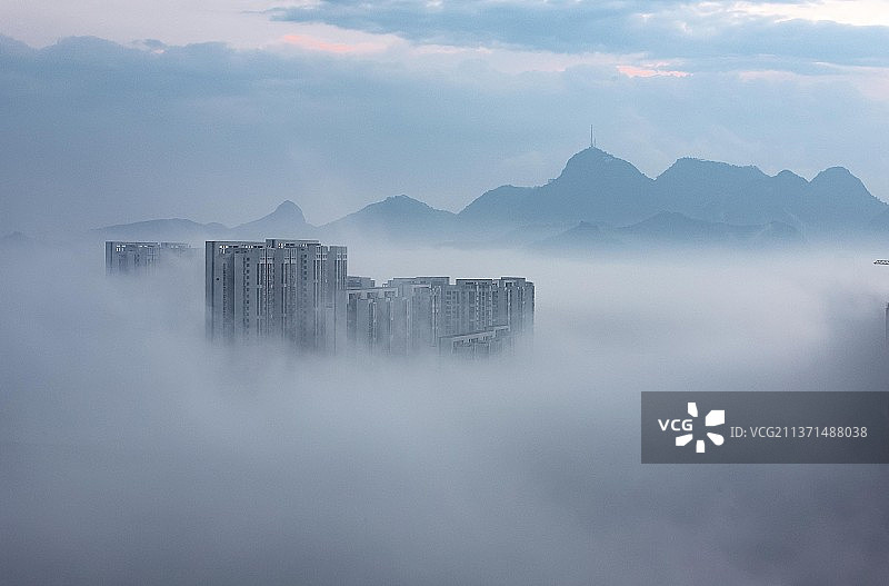 罕见的平流雾图片素材