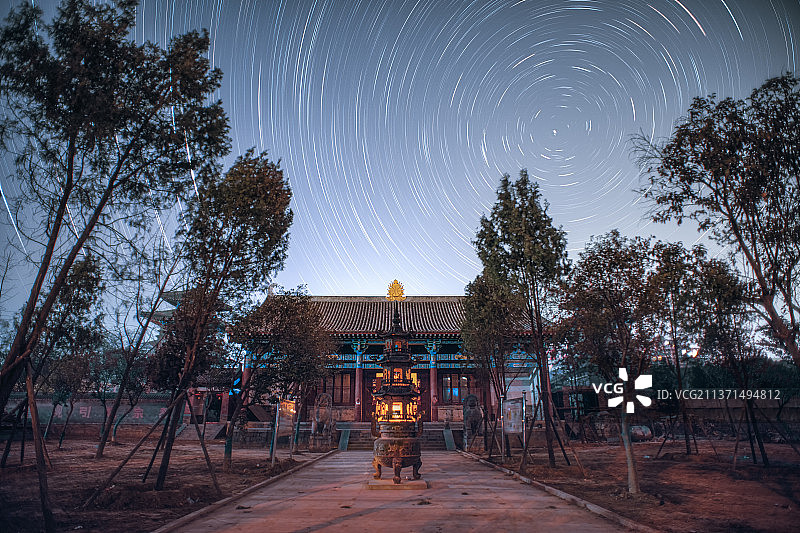 郑州洞林寺星轨夜景图片素材