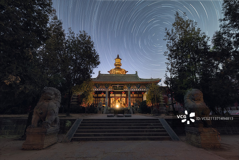 郑州洞林寺星轨夜景图片素材
