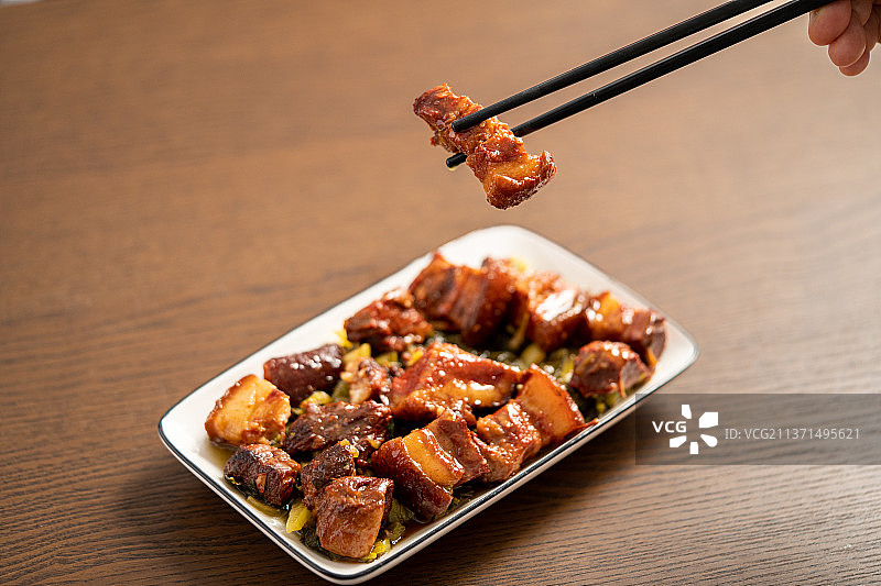 知名大众菜肴酸菜红烧肉图片素材