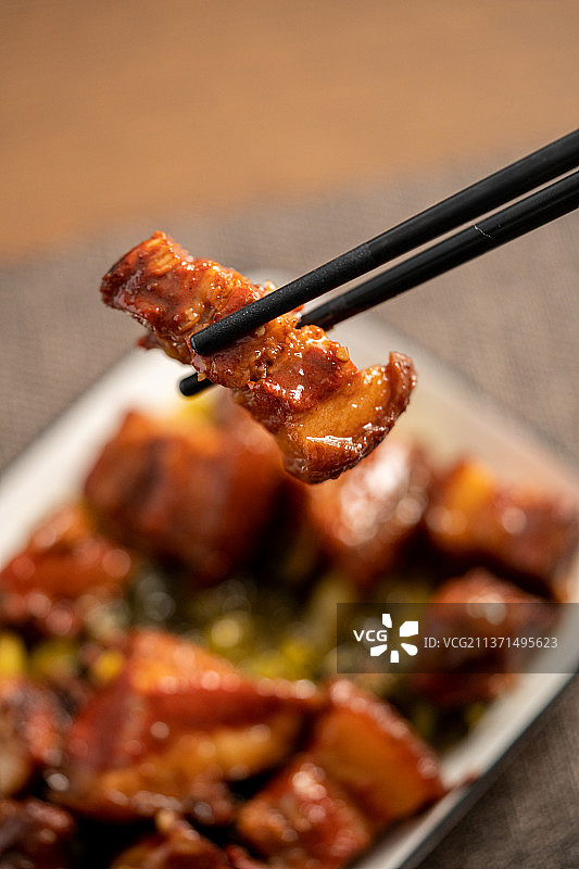 知名大众菜肴酸菜红烧肉图片素材