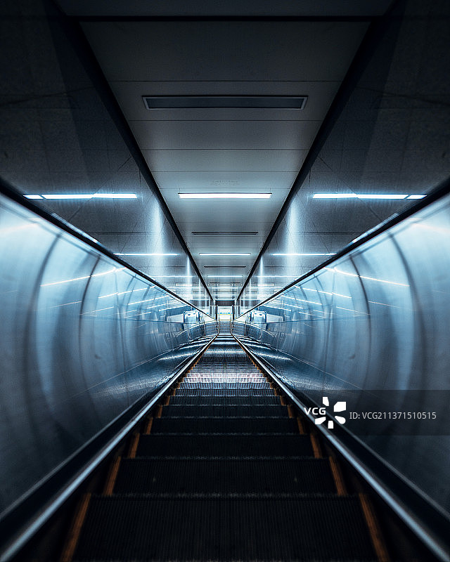 自动扶梯高角度视图图片素材