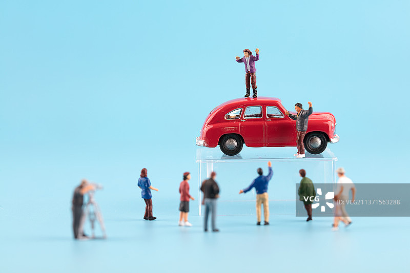 为吸引眼球车顶维权场景图片素材