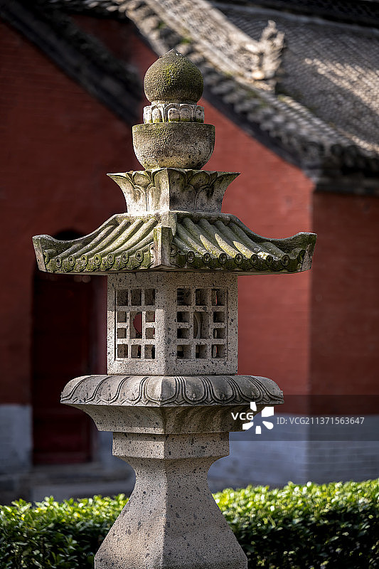 中国河南洛阳白马寺内的石头灯箱图片素材