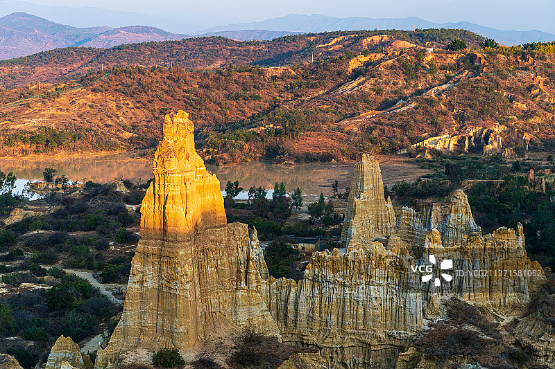 昆明浪巴铺土林图片素材