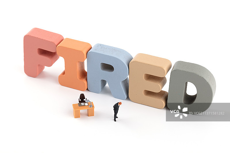 微缩创意解雇员工后企业面临的危机图片素材