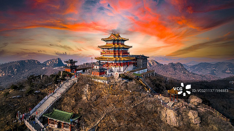 夕阳下的古老建筑图片素材