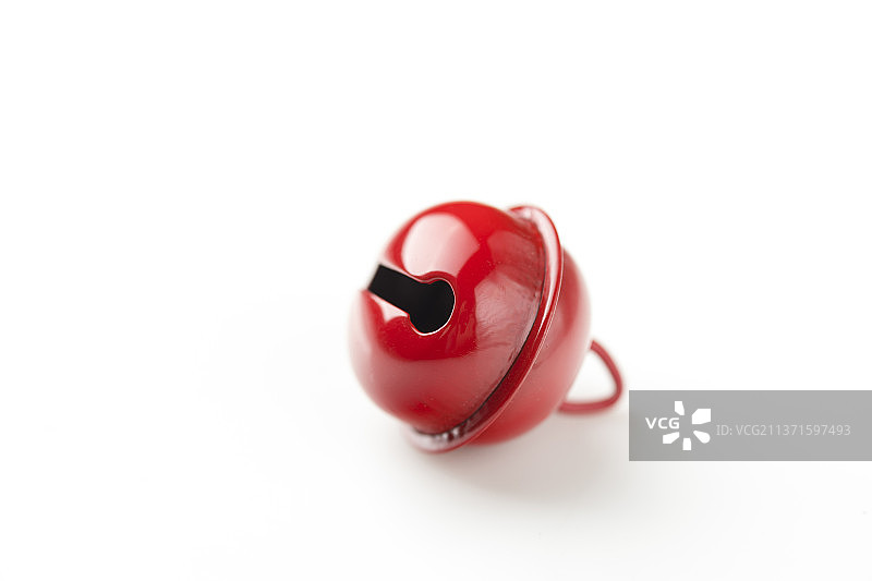 圣诞节装饰品红色铃铛特写白色背景图片素材