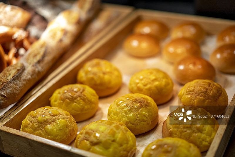 面包店里的港式菠萝包图片素材