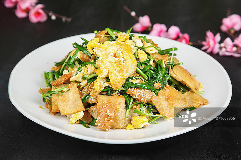 中餐美食-韭菜鸡蛋炒烧饼图片素材