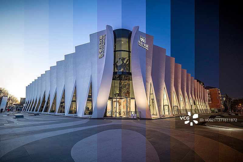 光影变化下的美克洞学馆图片素材