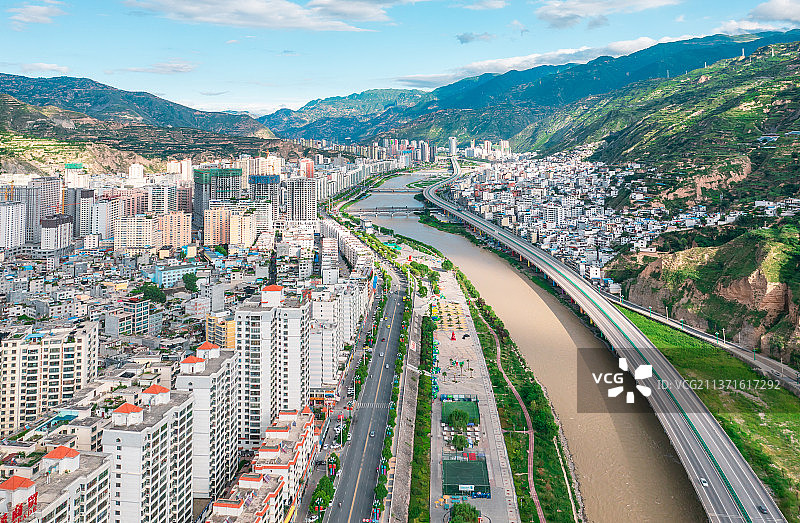 甘肃陇南市白龙江江滨城市发展形象风光全景航拍图片素材