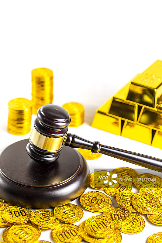 法官锤和黄金贪污金融犯罪创意图片素材