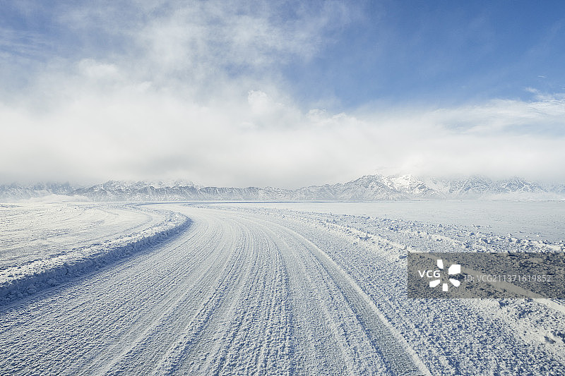 雪山云景冰雪道路图片素材