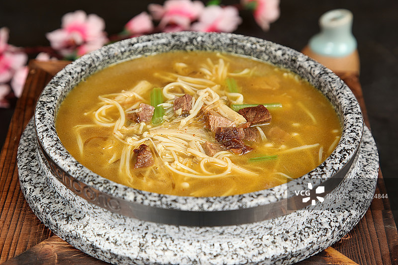 中餐美食-金针菇炒粉条图片素材