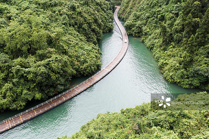 湖北恩施狮子关水上浮桥鸟瞰图图片素材