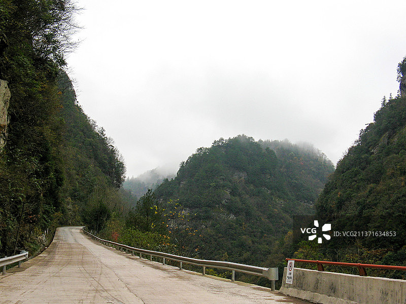 户外露营徒步路线：重庆石柱县油草河风景区的自然风光图片素材
