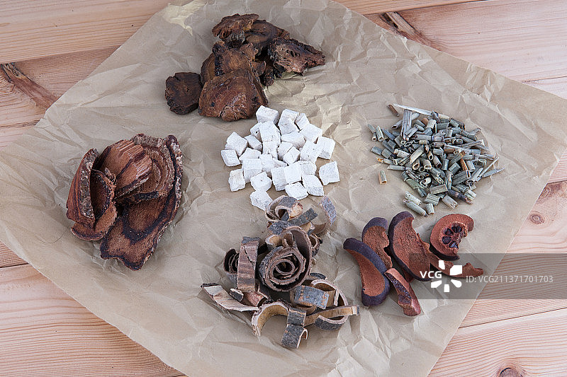 草纸上的几味中药图片素材