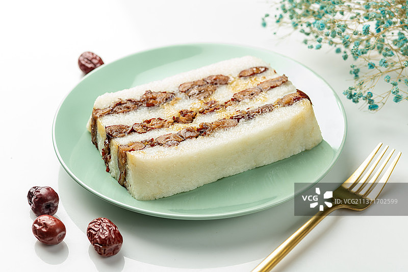 传统小吃糯米红枣切糕特写白色背景图片素材