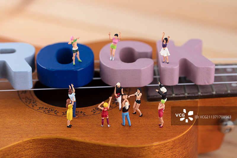 微缩世界尤克里里上开演唱会图片素材