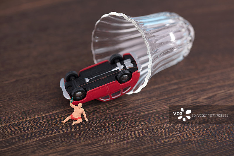 微缩创意由于酒驾酿成的车祸图片素材