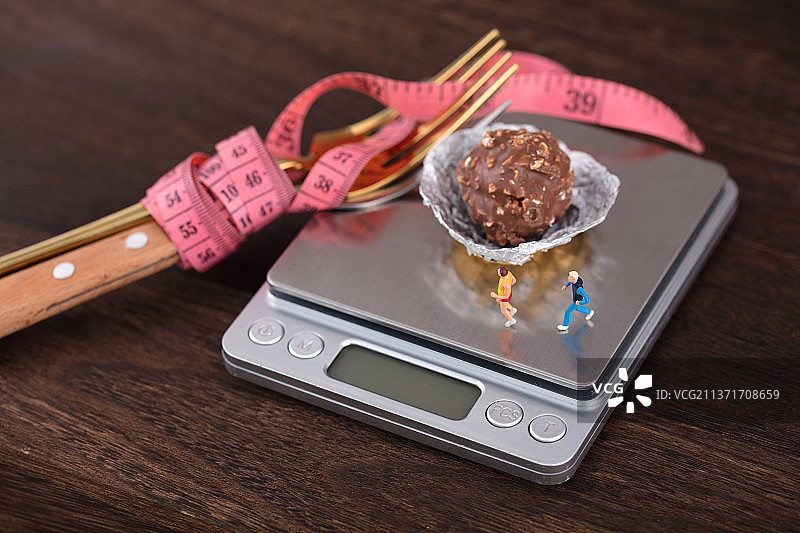 微缩创意减少甜食摄入多运动健康生活图片素材