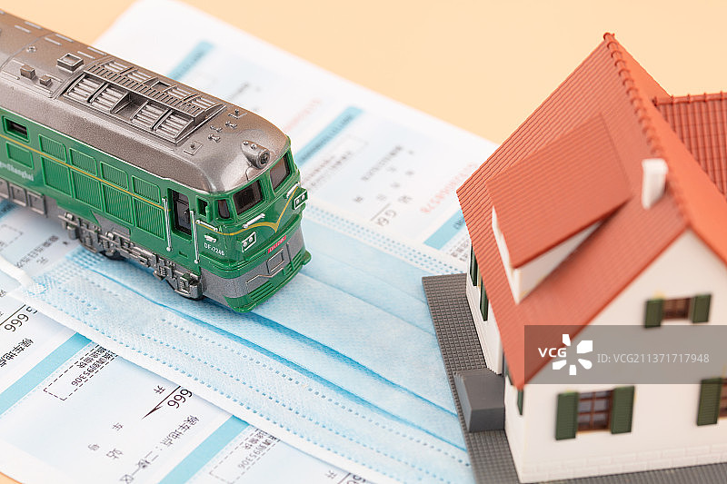 春节火车回家戴口罩注意防疫图片素材