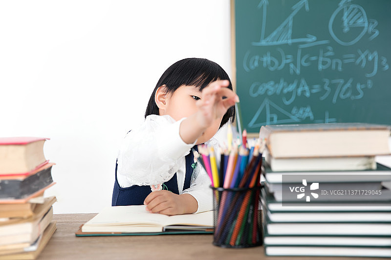 复学后的孩子图片素材