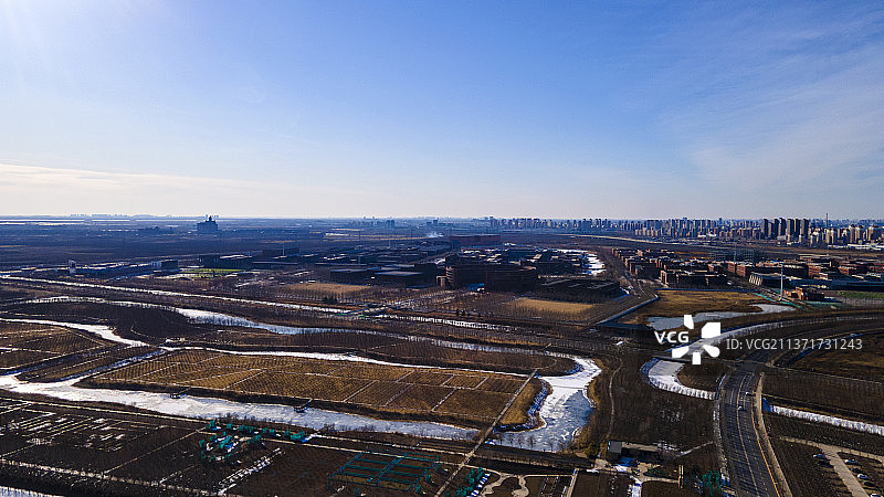 中国天津海河教育园区冬季的校园航拍图图片素材