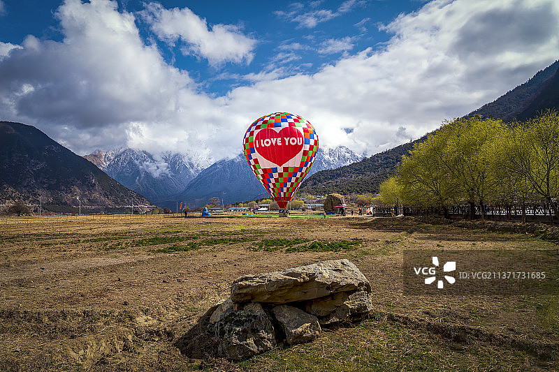 西藏热气球图片素材