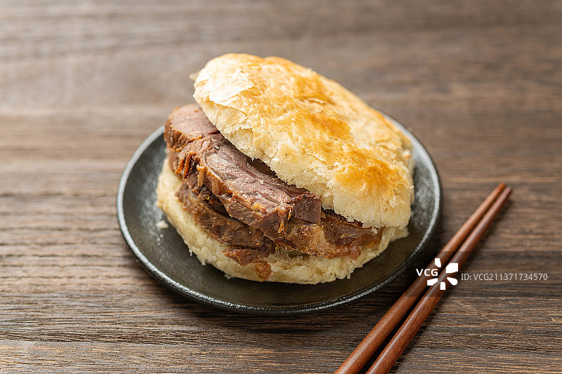 营养美食烧饼夹牛肉特写图片素材