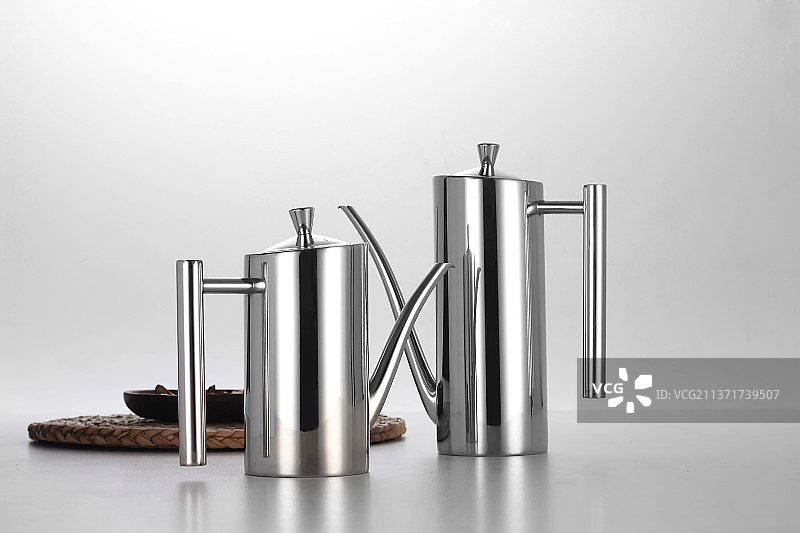 不锈钢油壶图片素材