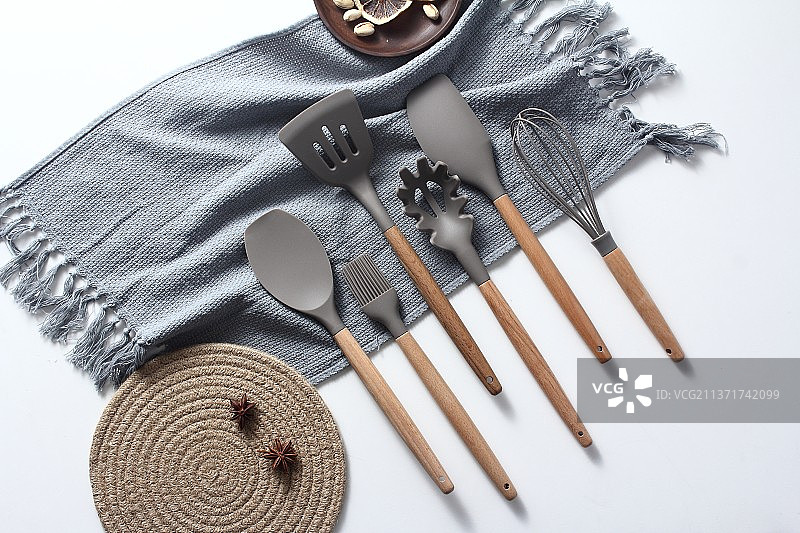 灰色硅胶木柄锅铲套装图片素材