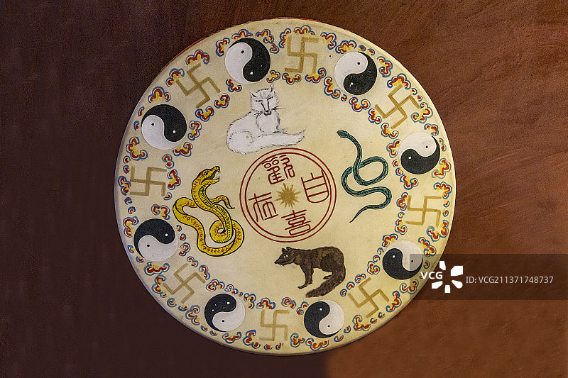 北京密云古北水镇八旗会馆婚俗厅：萨满神鼓图片素材