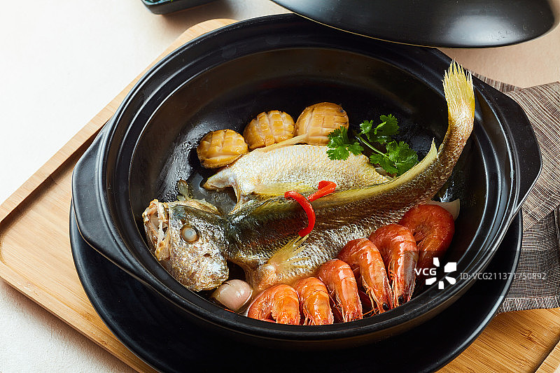 黄花鱼鲍鱼虾煲图片素材