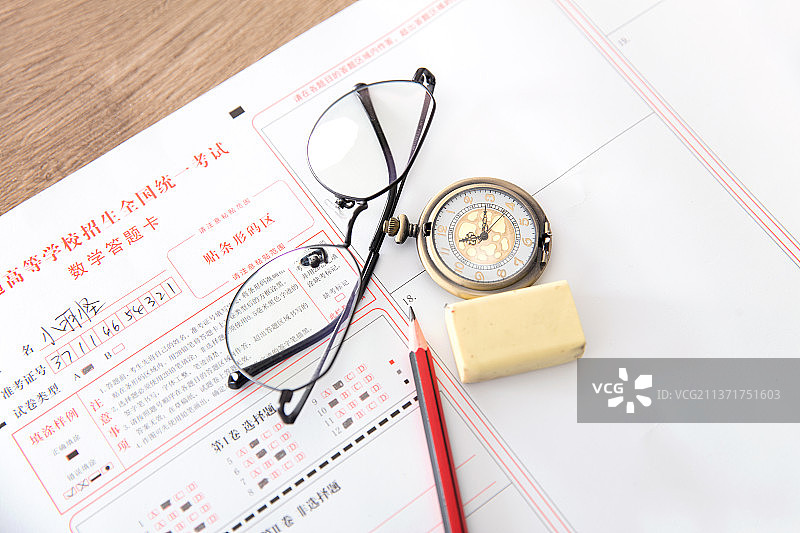考试答题卡和相关文具物品图片素材