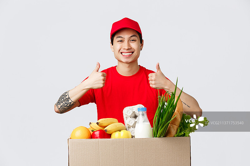 网上购物、食品配送和互联网商店概念：微笑图片素材