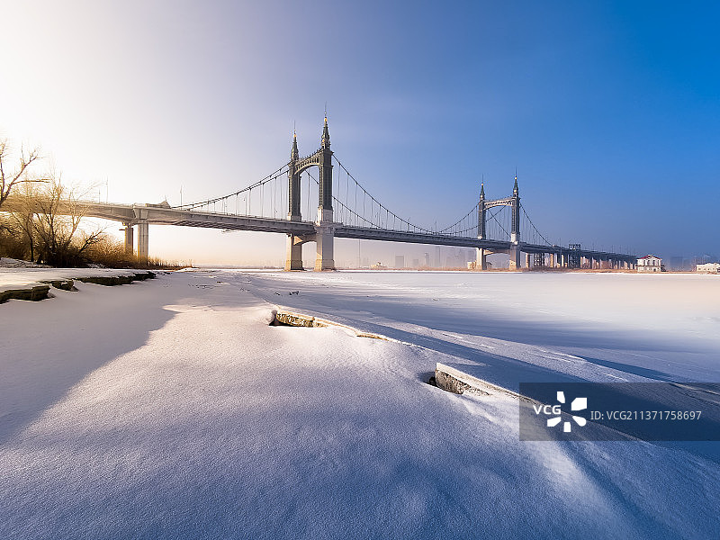 冬日哈尔滨阳明滩大桥雪景图片素材