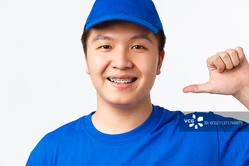 在线购物，快速配送，员工和送货上门概念图片素材