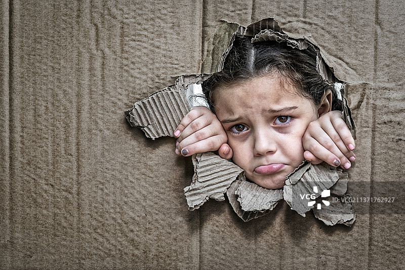 倚墙女孩的肖像（古巴圣克拉拉）图片素材
