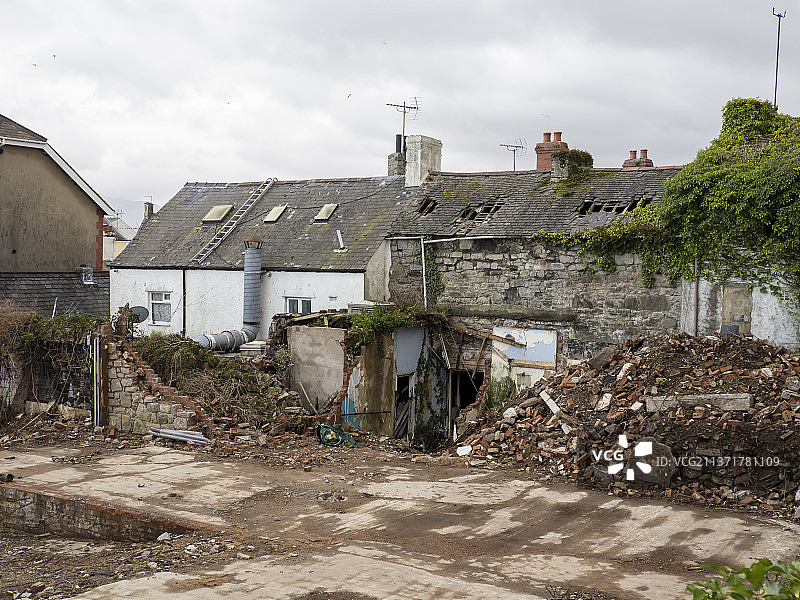 英国安格尔西岛博马里斯的废弃建筑图片素材
