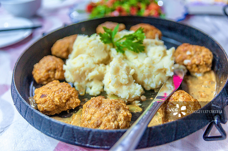 俄式美食丸子配土豆泥图片素材