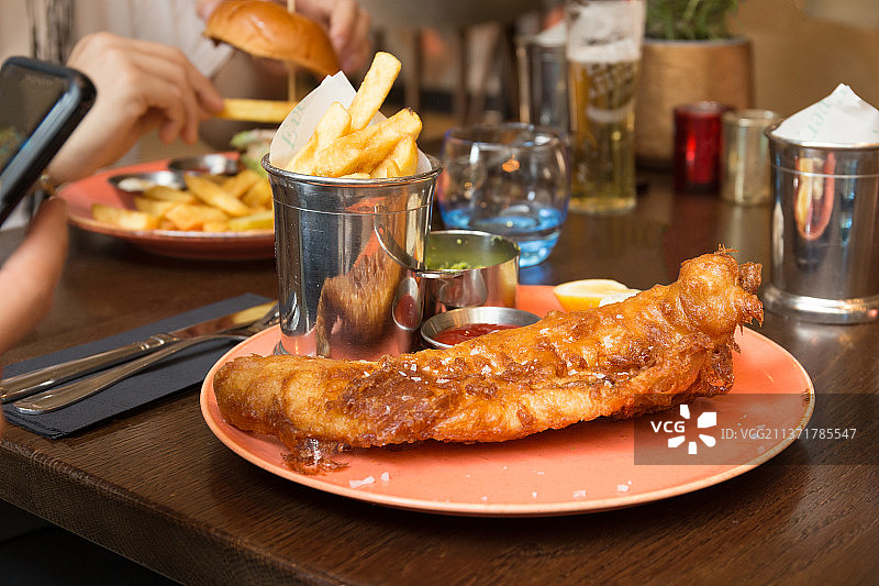 英式传统炸鱼薯条配豌豆泥，英国图片素材